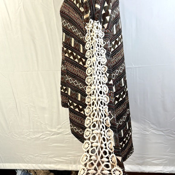 Yahada Brown and Lace Sleeve Tunic Top Crew neck Size Medium Like New - Picture 4 of 7